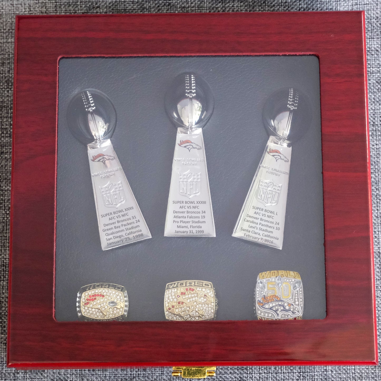 [DENVER BRONCOS ]3 Trophys and 3 Pcs Ring Set + Box NFL